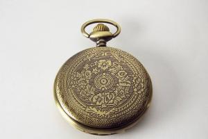 Engraved Pocket Watch Fancy Crest Cover Personalized Bronze Color Vintage Look Quartz Battery Operated - Hand Engraved