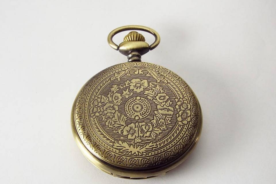 Engraved Pocket Watch Fancy Crest Cover Personalized Bronze Color Vintage Look Quartz Battery Operated - Hand Engraved